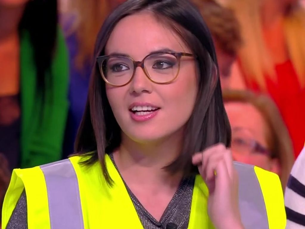 Agathe Auproux répond dans TPMP sur la polémique de ses fesses ...