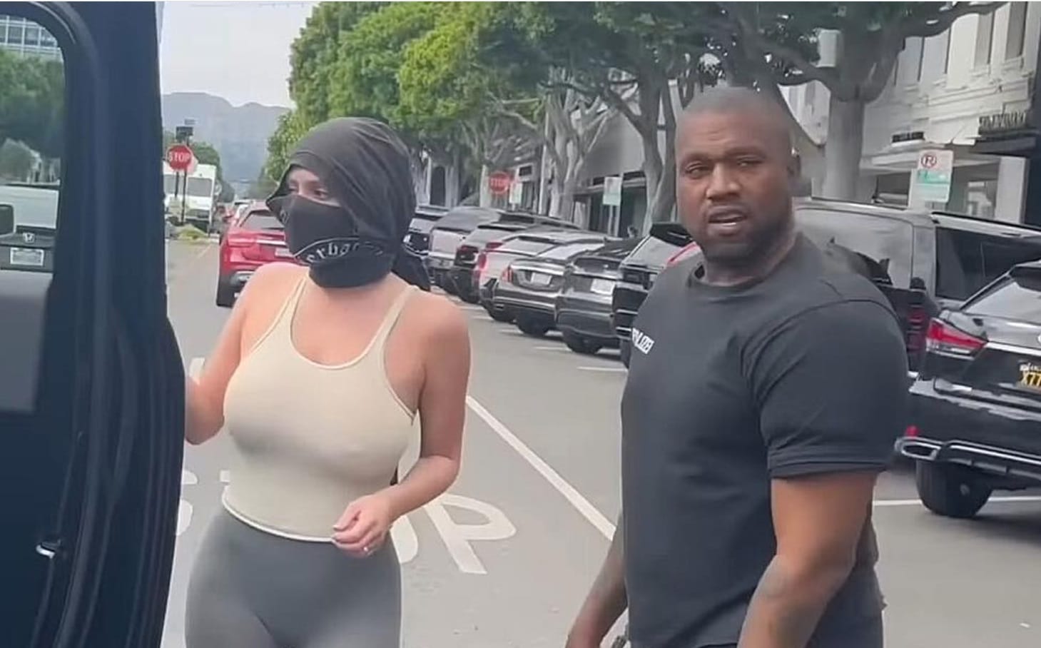 Kanye West poste une mystérieuse vidéo de Bianca Censori dans une tenue  transparente